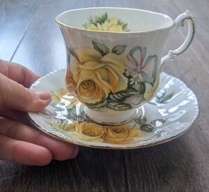 PARAGON Wedding Bouquet Golden Rose Teacup And Saucer Set